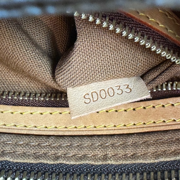 Louis Vuitton▪️Vintage Monogram Trotteur shoulder / crossbody bag - Picture 12 of 15